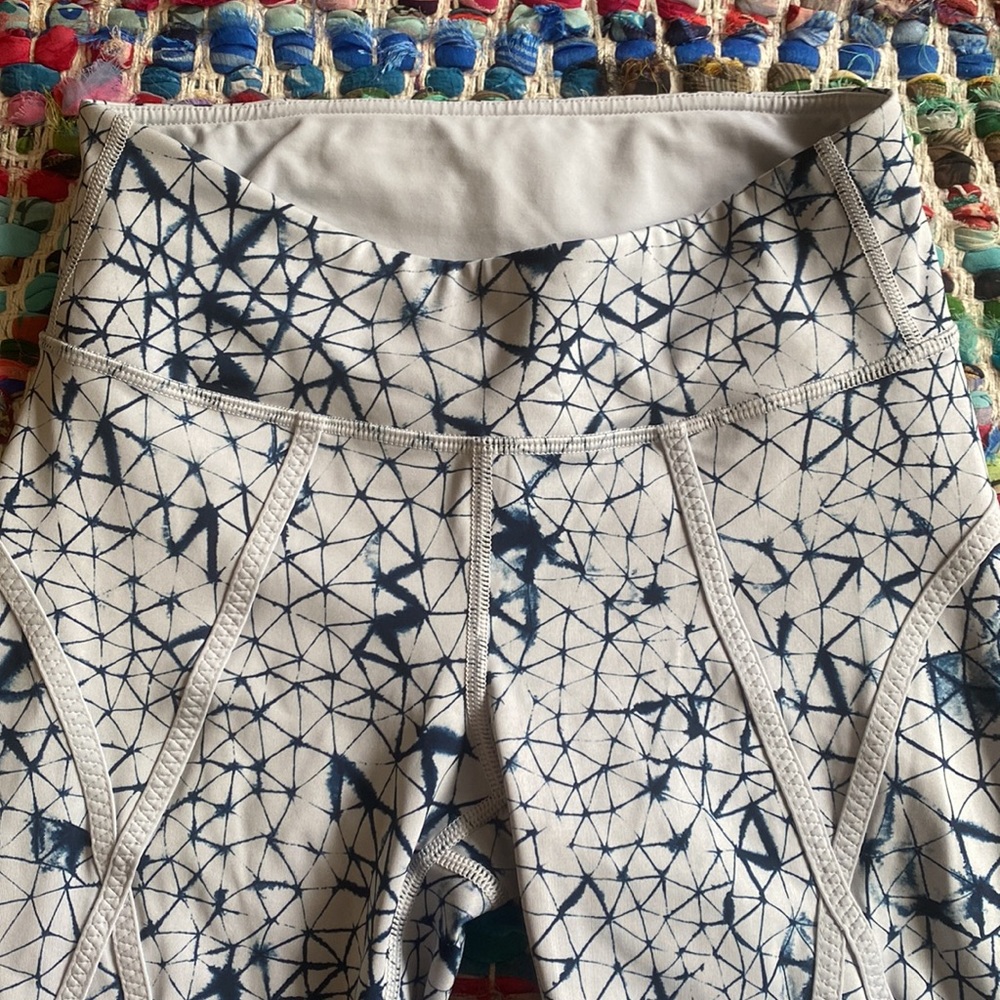 Lululemon Star Crush Crop Sz6 - Picture 2 of 6